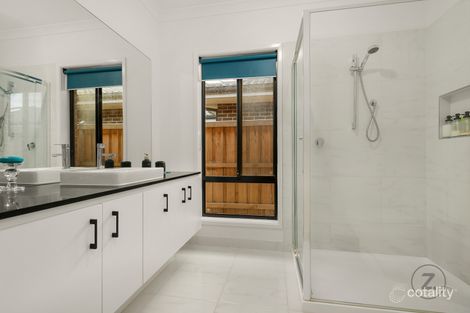 Property photo of 11 Sundew Avenue Cranbourne East VIC 3977