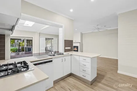 Property photo of 44 Valley View Circuit Warriewood NSW 2102
