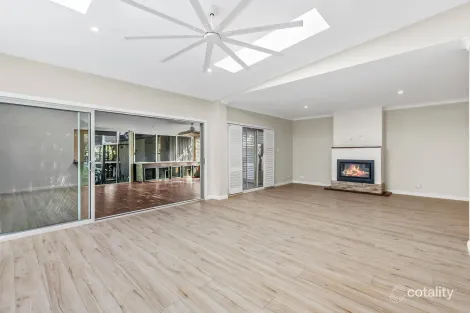 Property photo of 44 Valley View Circuit Warriewood NSW 2102