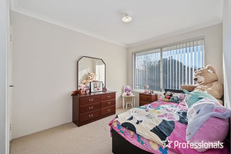 Property photo of 17 Toledo Circuit Port Kennedy WA 6172
