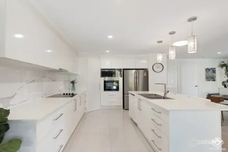 Property photo of 14 Singleton Court Helensvale QLD 4212