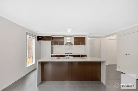 Property photo of 28 Pendragon Crescent Derrimut VIC 3026