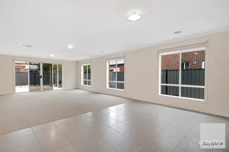 Property photo of 28 Pendragon Crescent Derrimut VIC 3026