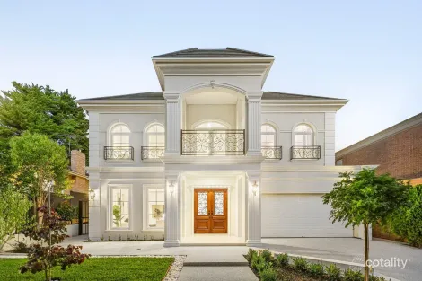 32 WALKER ST, DONCASTER, VIC 3108