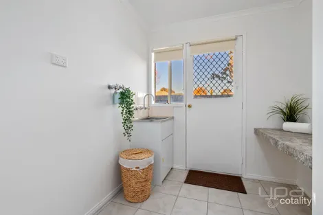 Property photo of 19 Glenbrook Gardens Brookfield VIC 3338