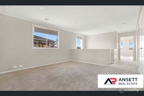 Property photo of 38 Montvale Drive Craigieburn VIC 3064