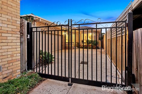 Property photo of 2/672 Waverley Road Glen Waverley VIC 3150