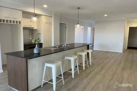 Property photo of 44/2 Geraldton Drive Varsity Lakes QLD 4227