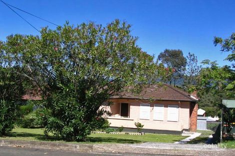 8 Mount St, Mount Saint Thomas, NSW 2500