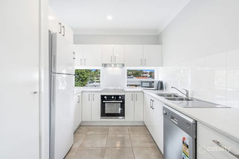 Property photo of 2/15 Wilde Street Wynnum QLD 4178