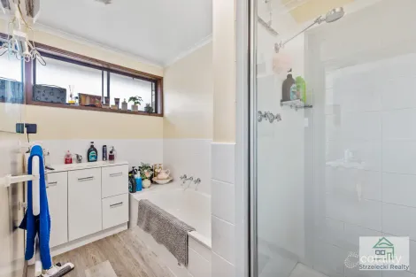 Property photo of 2/2A Alexander Avenue Moe VIC 3825