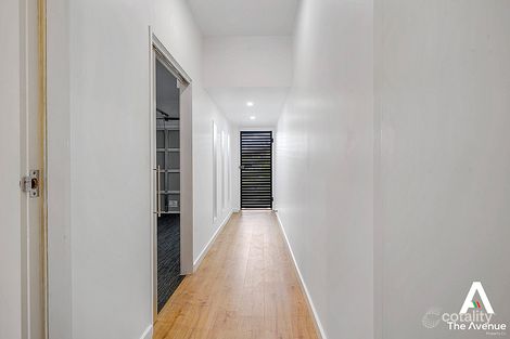 Property photo of 25 Hardy Loop Keysborough VIC 3173