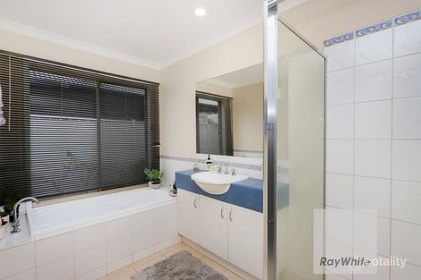 Property photo of 9 Tusmore Rise Craigieburn VIC 3064