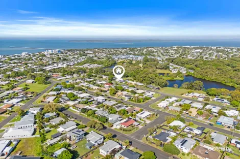 18 Richard St, Urangan, QLD 4655