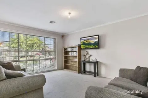 Property photo of 23 Howqua Place Cranbourne VIC 3977