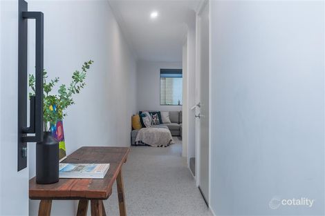 Property photo of 7 Penzance Circuit Glendalough WA 6016
