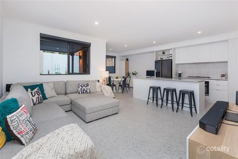 Property photo of 7 Penzance Circuit Glendalough WA 6016