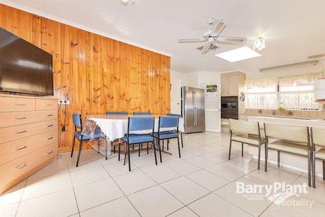 Property photo of 32 Glenthorne Drive Keysborough VIC 3173