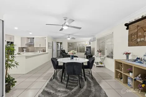 Property photo of 3/2 Aminya Street Mansfield QLD 4122