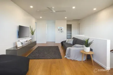 Property photo of 32 Lighthouse Circuit Birtinya QLD 4575