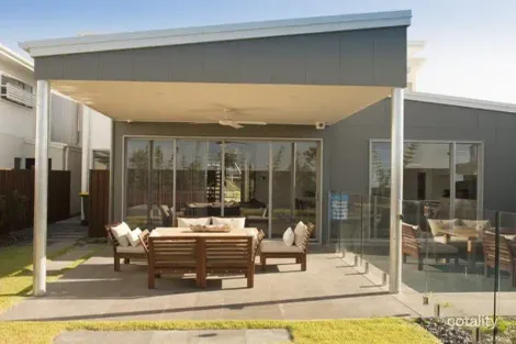 Property photo of 32 Lighthouse Circuit Birtinya QLD 4575