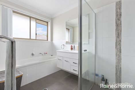 Property photo of 50 Craighill Crescent Cameron Park NSW 2285