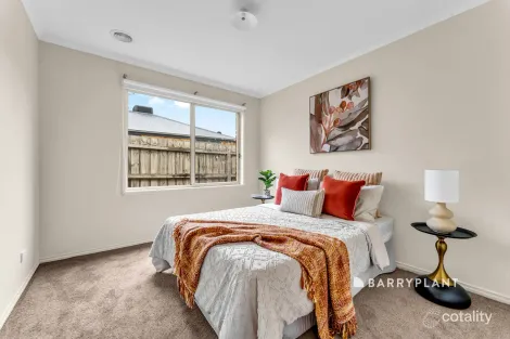 Property photo of 76 Dunbarton Drive Pakenham VIC 3810