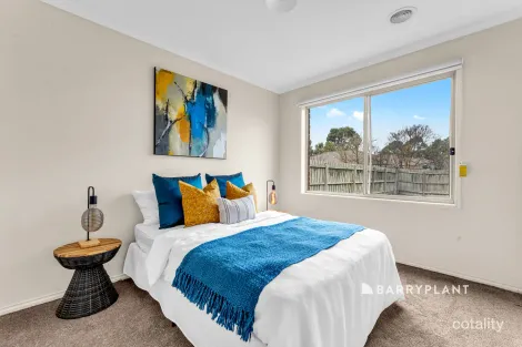 Property photo of 76 Dunbarton Drive Pakenham VIC 3810
