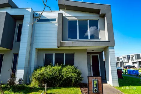 Property photo of 2 Pebblebeach Path Cranbourne VIC 3977