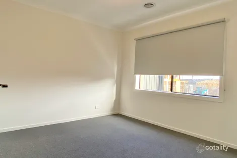 Property photo of 16 Gelantipy Drive Truganina VIC 3029
