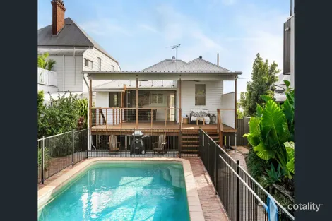 56 Sunday St, Shorncliffe, QLD 4017