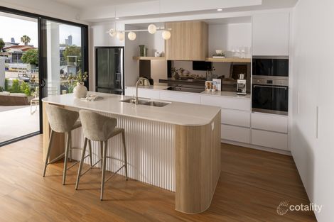 2/160 Monaco St, Broadbeach Waters, QLD 4218