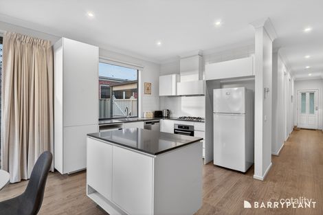 Property photo of 24 Stark Circuit Cranbourne East VIC 3977