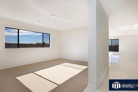 Property photo of 34 Canmore Street Cranbourne East VIC 3977