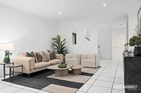 Property photo of 16 Emerson Close Durack QLD 4077