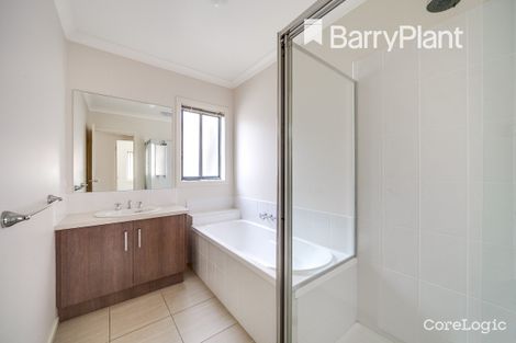 Property photo of 10 Rosella Avenue Pakenham VIC 3810