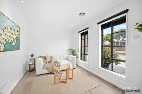 Property photo of 5 Wing Circuit Tarneit VIC 3029