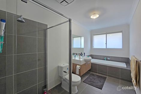 Property photo of 10 Yering Street Mount Duneed VIC 3217