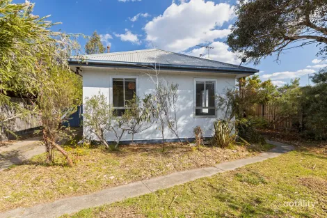 Property photo of 20 Pettitt Crescent Norlane VIC 3214