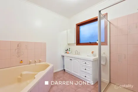 Property photo of 32 Patrick Close Greensborough VIC 3088