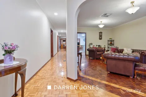 Property photo of 32 Patrick Close Greensborough VIC 3088
