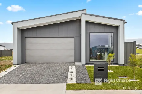 77 Hatter Cct, Calderwood, NSW 2527