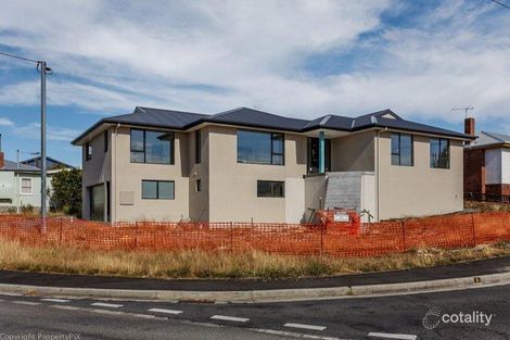 9 Amelia St, Lindisfarne, TAS 7015