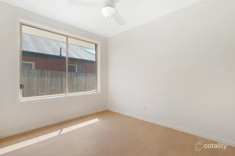 Property photo of 8 Kinross Lane Bethania QLD 4205