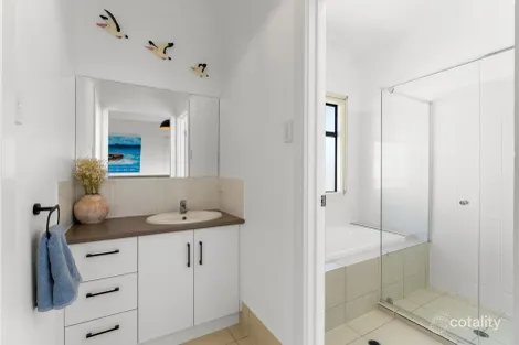 Property photo of 2 Nambucca Avenue West Lakes Shore SA 5020