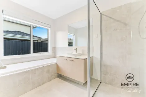 Property photo of 142 Yeungroon Boulevard Clyde North VIC 3978