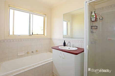 Property photo of 2 Jim Court Berwick VIC 3806