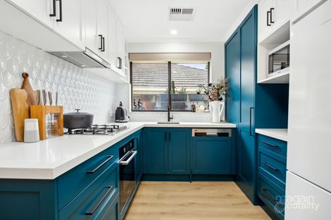 60 Bordeaux Dr, Woodcroft, SA 5162