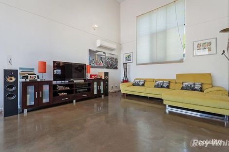Property photo of 1 Grattan Lane Caroline Springs VIC 3023