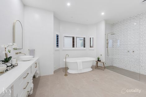 Property photo of 50-52 Knightsbridge Parade East Paradise Point QLD 4216